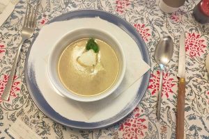 מרק_ערמונים_סלרי_ופרמזן_אירוח_צרפתי_יהודית_לוטואק