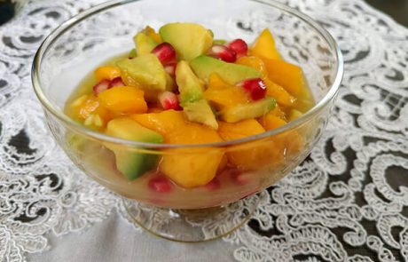 סלט מנגו, אבוקדו וגרעיני רימון