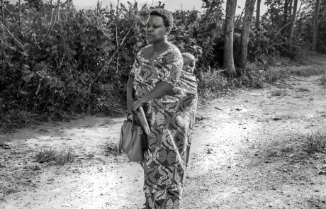 רוני בן ארי צלמת ואמנית רב-תחומית - תערוכה חדשה קוֹל כֻּלָּן – רוּאַנְדָּה