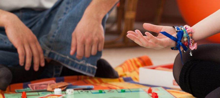 ילדים בונים פאזל