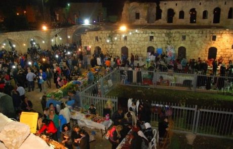 שוק הלילה של ישראל – אוכל, בגדים, תכשיטים, אמנות וסיורים מומחזים עם שחקנים באתרי לוד העתיקה