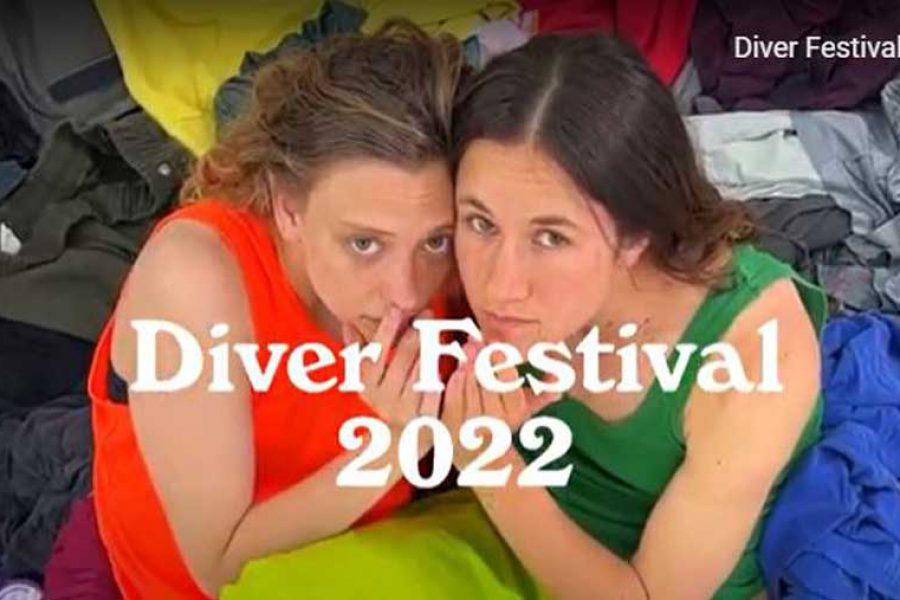 שתי בנות בפרסום לפסטיבל צוללנים 2022