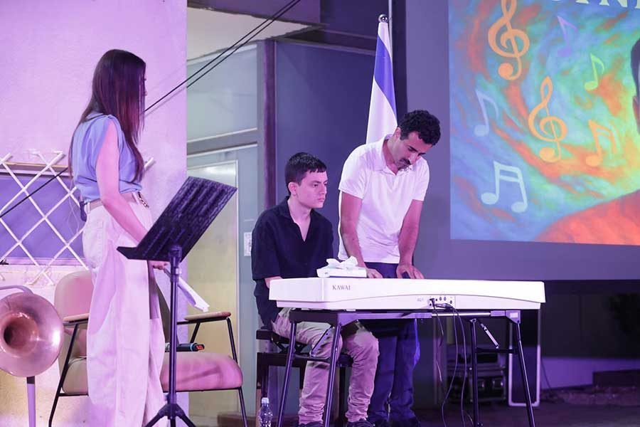 נגנים מופיעים