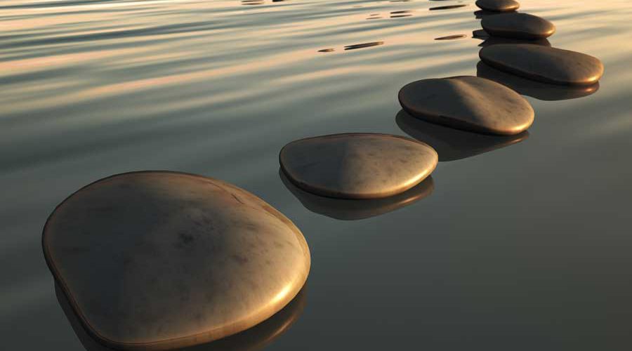 סלעים על מים