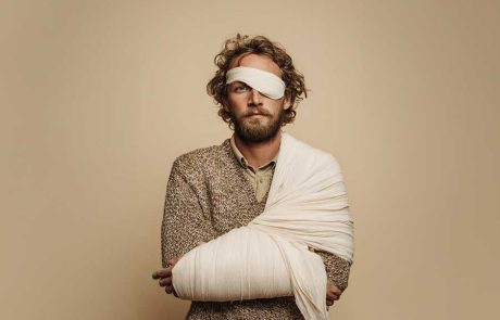 הטעות הראשונה אחרי תאונת עבודה עלולה לעלות ביוקר, ואיש לא מזהיר אותך בזמן