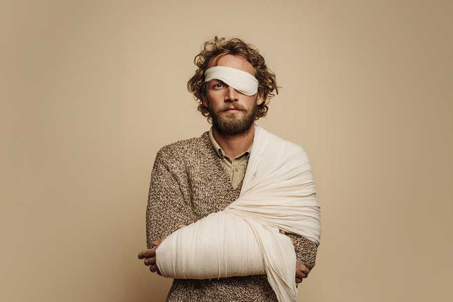 איש חבוש עו״ד ארמן חומנקר