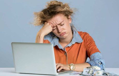 העסק לא נתקע במקרה – הוא עוצר כדי לספר לנו משהו