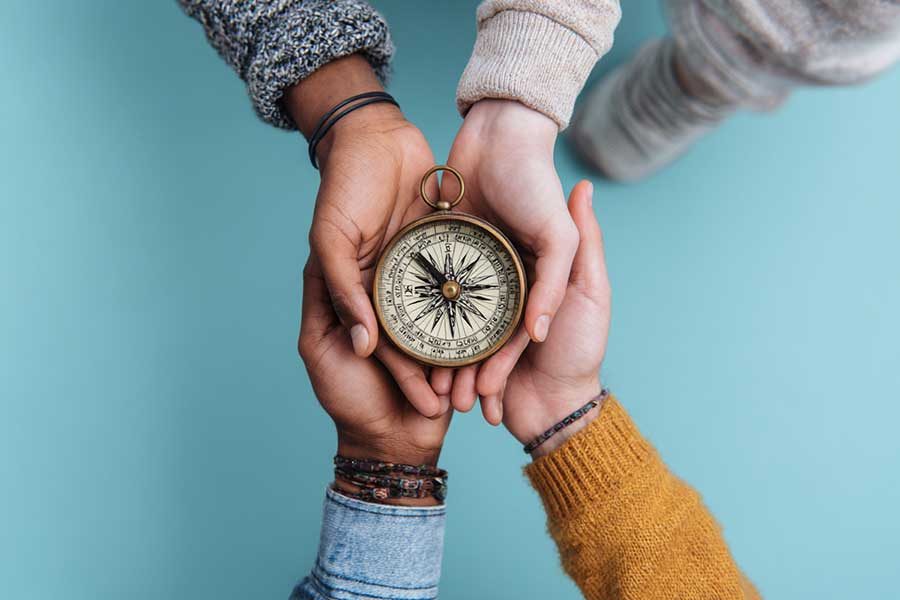 ידיים מצפן עמיר ברדה