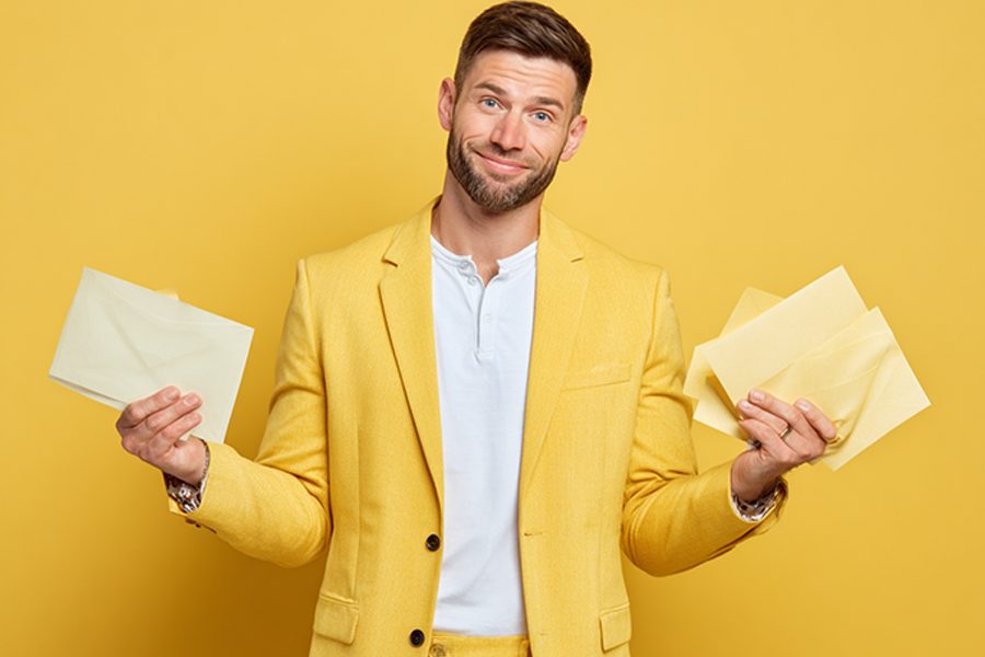 בחור בצהוב מעטפות זיוה זוהר