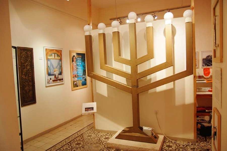 חנוכיה גדולה מזהב