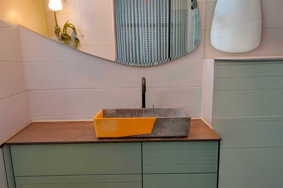 כיור כתום - ענבר בן צבי