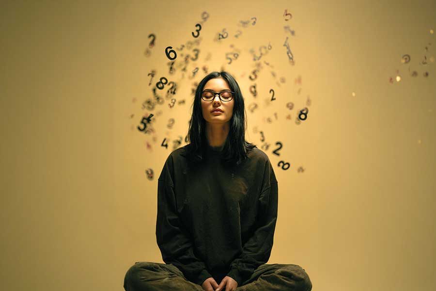 אישה מודטת מספרים זיוה זוהר