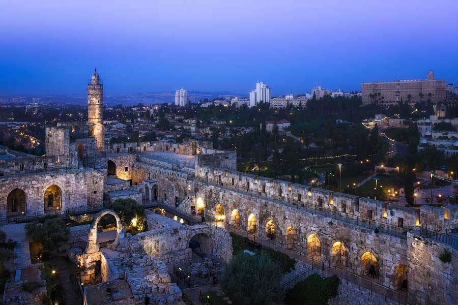 מגדל דוד והחומה צילום לילי