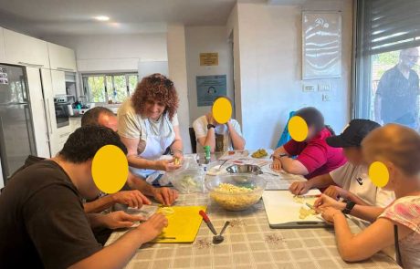 על חיבור, הקשבה והשפעה שקטה גם במטבח וגם בין אנשים