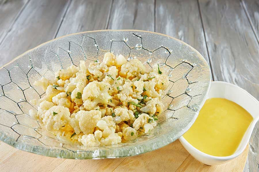 סלט כרובית בקערה יהודית לוטואק ארוח צרפתי צילום אלכס דנין