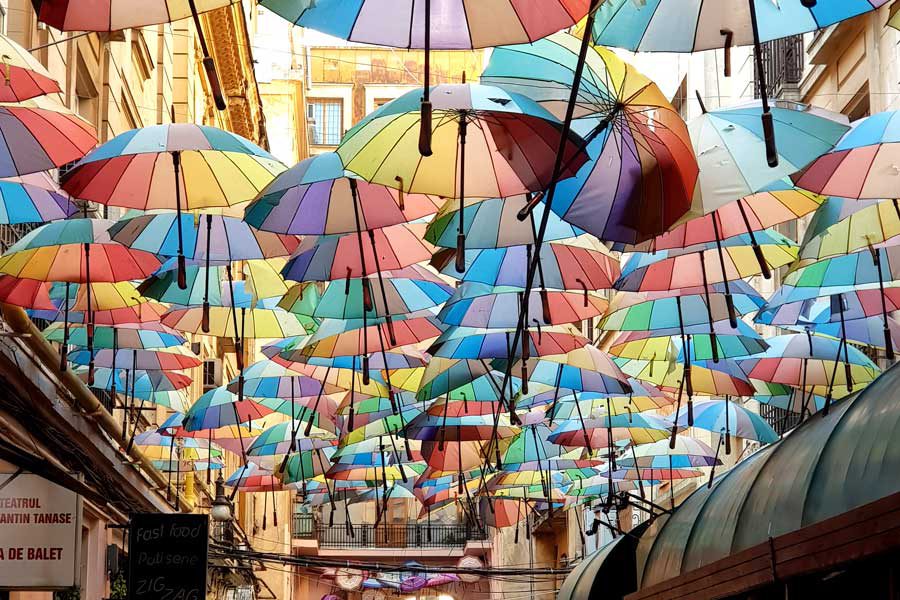 מטריות תלויות בשוק ברומניה