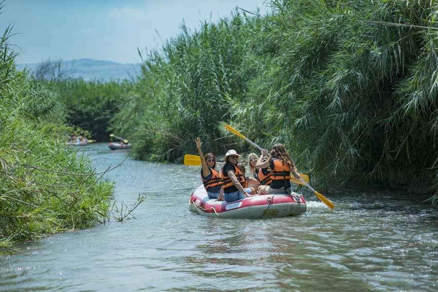 משפחה בשיט הנהר הירדן