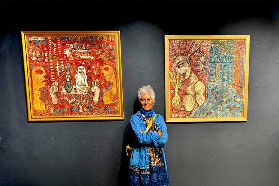 ציורים ואישה