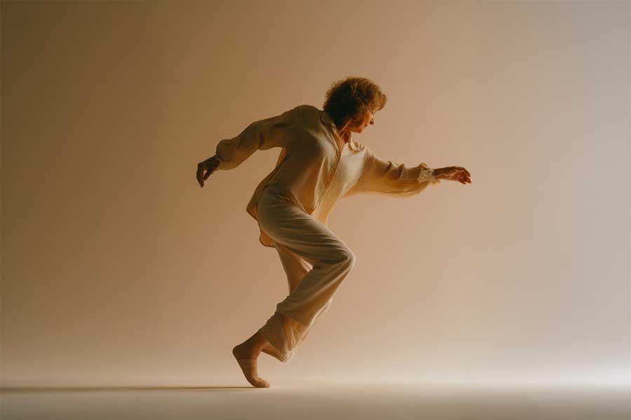 אישה רצה אסתר אדלר